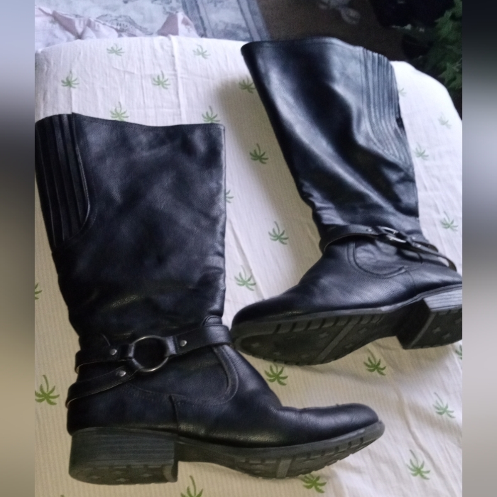 Life Stride Black Heeled Boots